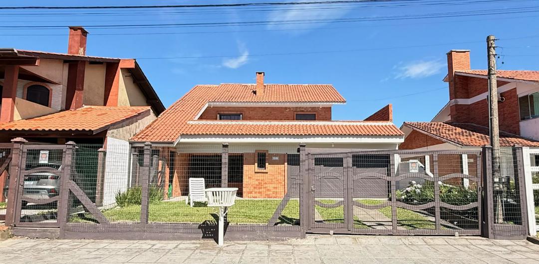 Sobrado há 1 quadra do mar, mobiliado em Xangri-Lá, Noiva do Mar - 260m²