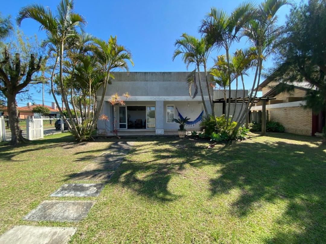 Casa Mobiliada à venda em Atlântida, Xangri-Lá, esquina, próxima do mar!