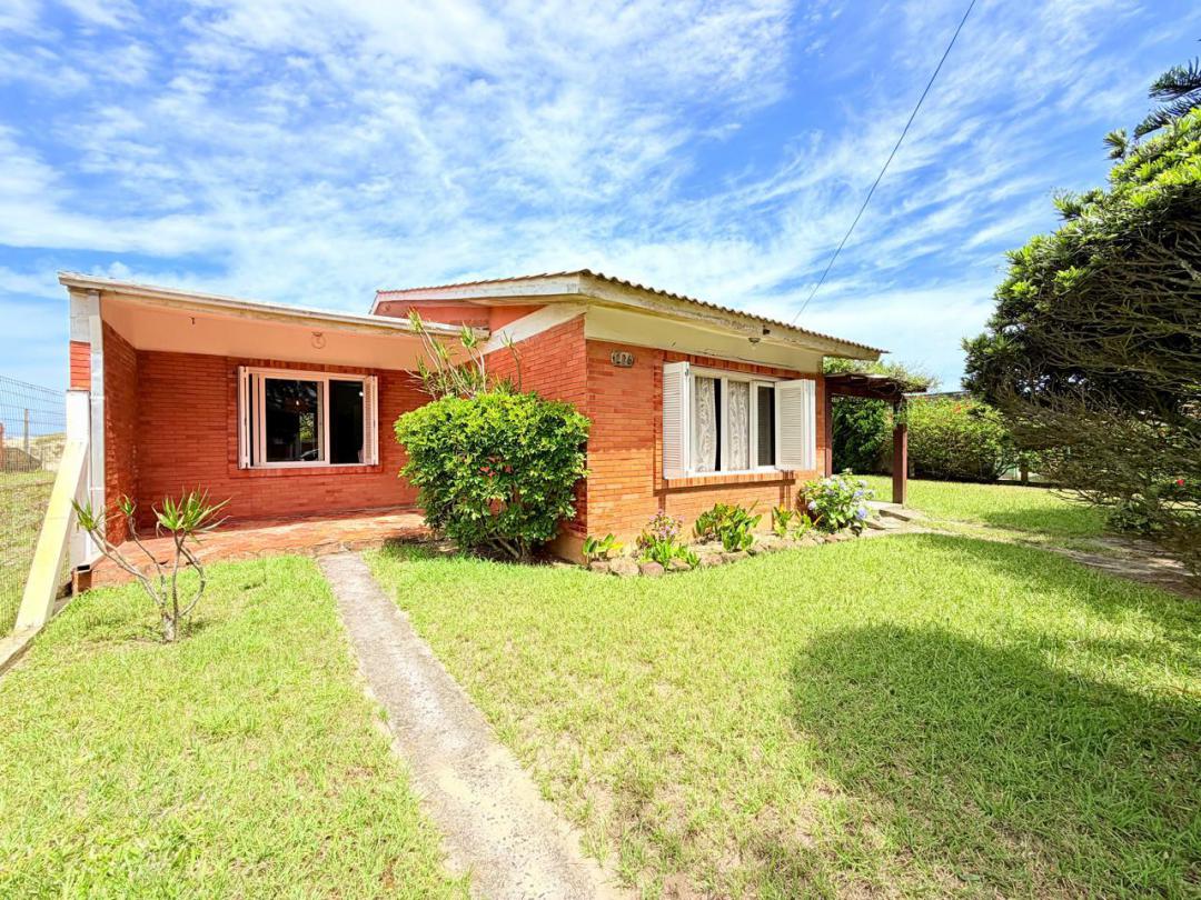 Casa Mobiliada à venda em Xangri-Lá, Rainha do Mar, 2 terrenos, 1 quadra do mar - 176.17m²