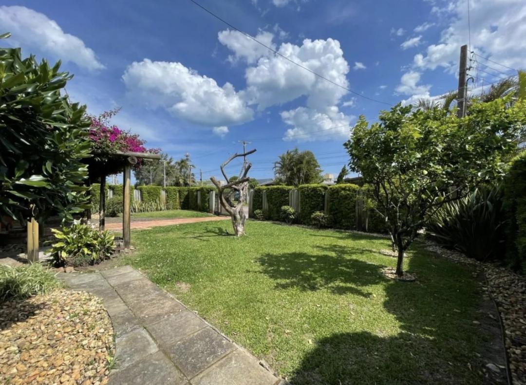 Casa mobiliada com piscina em Atlântida, Xangri-Lá - Venda