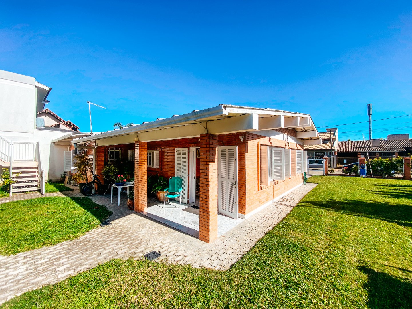 Casa Mobiliada com Piscina aquecida à Venda no Centro de Xangri-Lá, 2 terrenos, próximo do mar