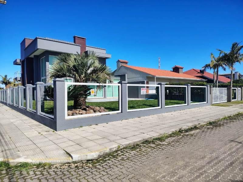 Sobrado Mobiliado à venda em Xangri-Lá, próximo do mar, esquina - Centro