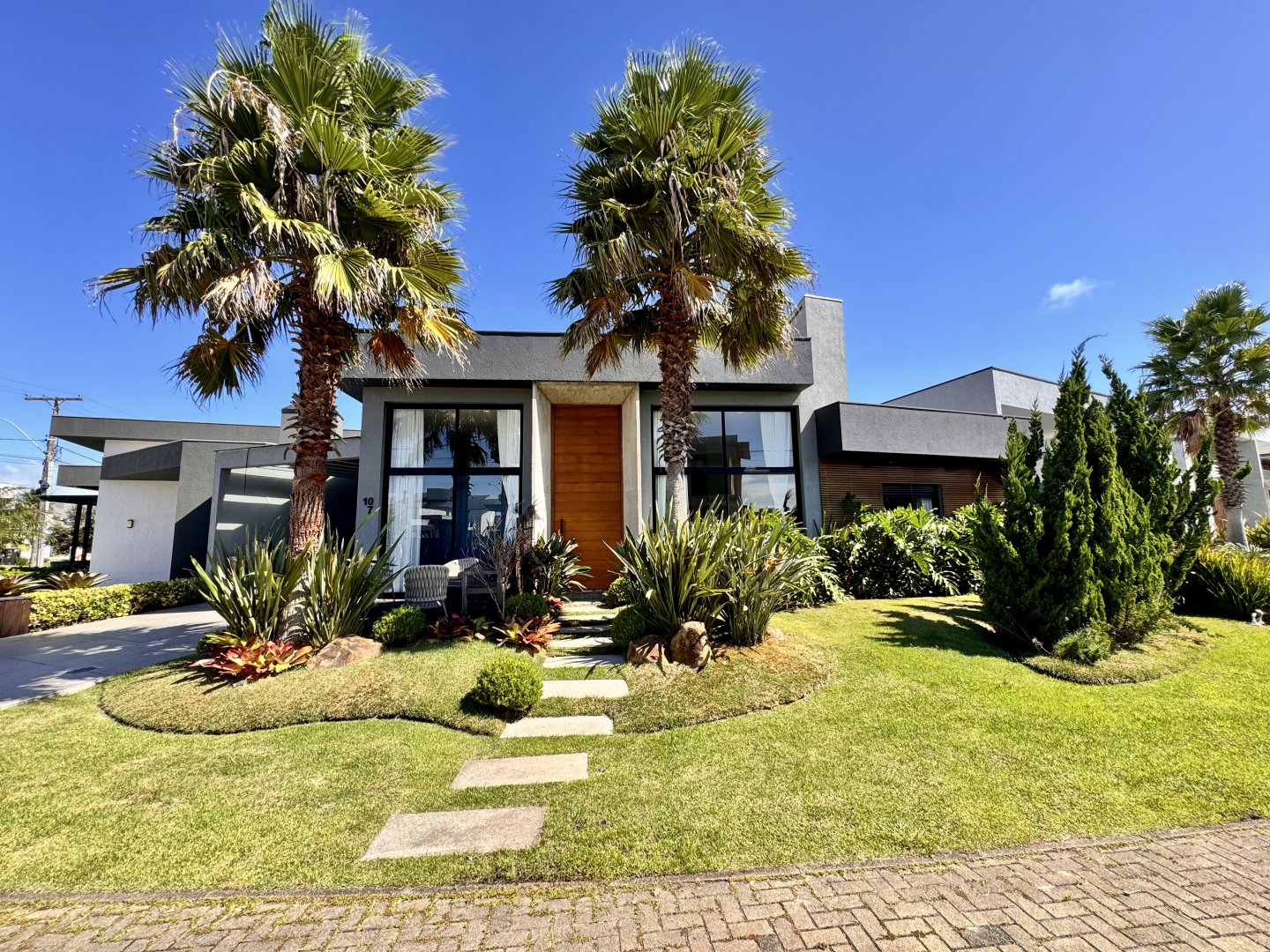 Casa Mobiliada e decorada à Venda no Condominio Blue Xangri-Lá, piscina em concreto – 197m²