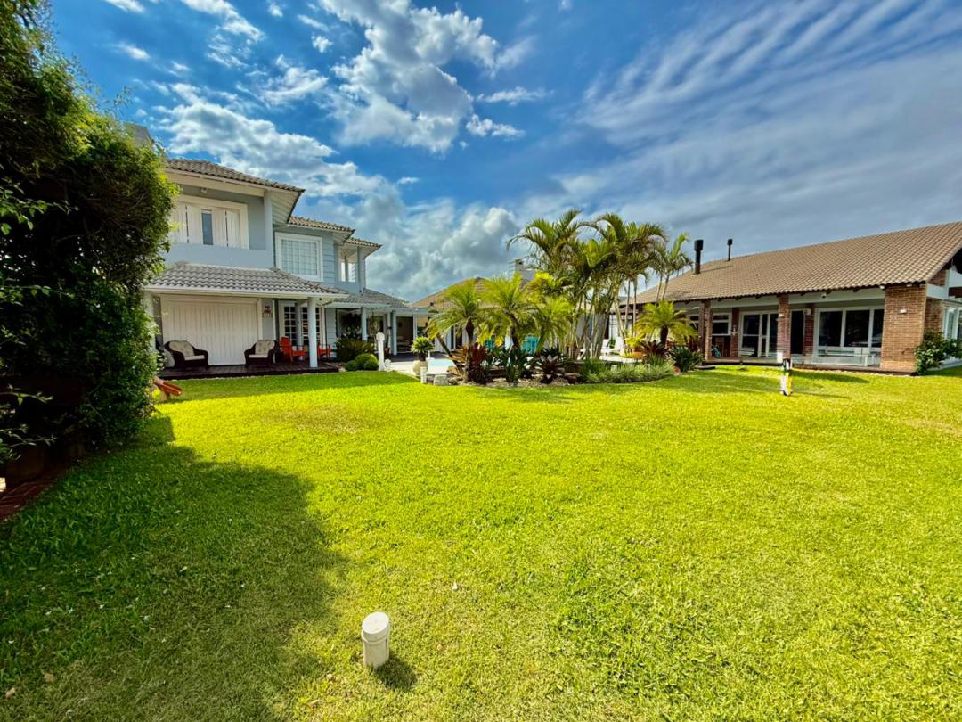 Casa em 3 terrenos na praia de Noiva do Mar!