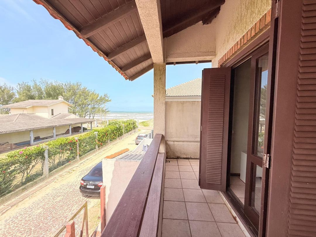 Sobrado mobiliado com vista para o mar em Xangri-Lá, na praia de Rainha do Mar - Venda