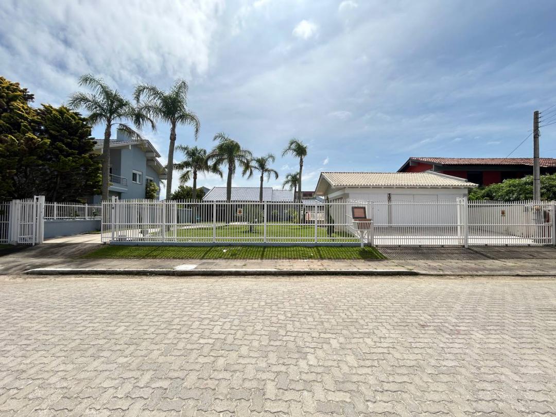Casa Mobiliada com Piscina em Atlântida, Xangri-Lá, próxima do mar - Venda