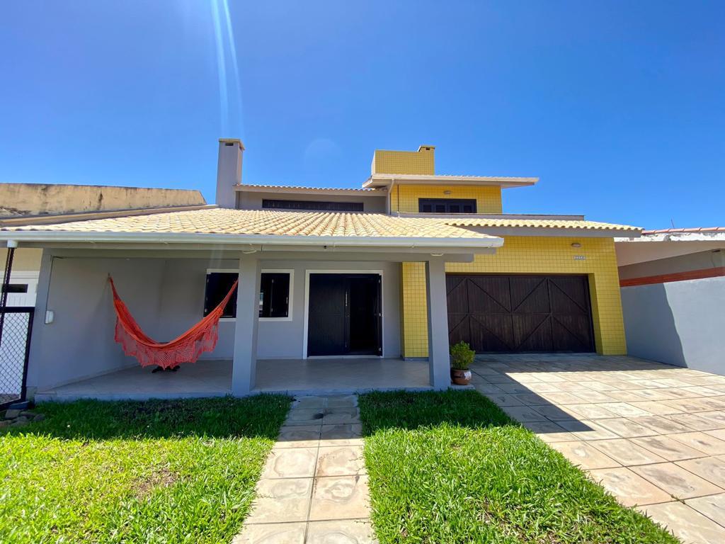 Sobrado Mobiliado com Piscina em Xangri-Lá no Centro, próximo do mar - Venda