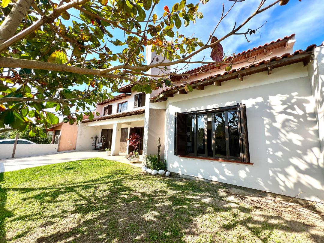 Sobrado mobiliado em Xangri-Lá, Maristela, 1 quadra do mar - 257m² - Venda