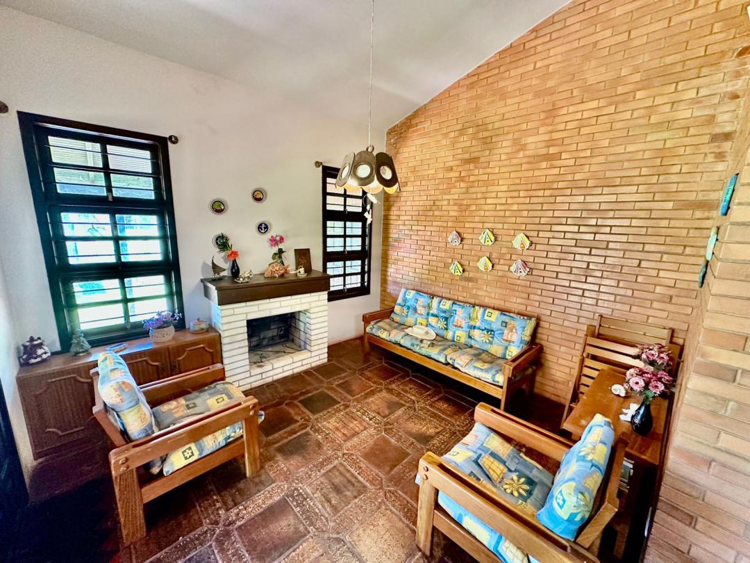 Casa Mobiliada à venda em Xangri-Lá, Centro, próxima do mar, frente norte e área verde - 134m²