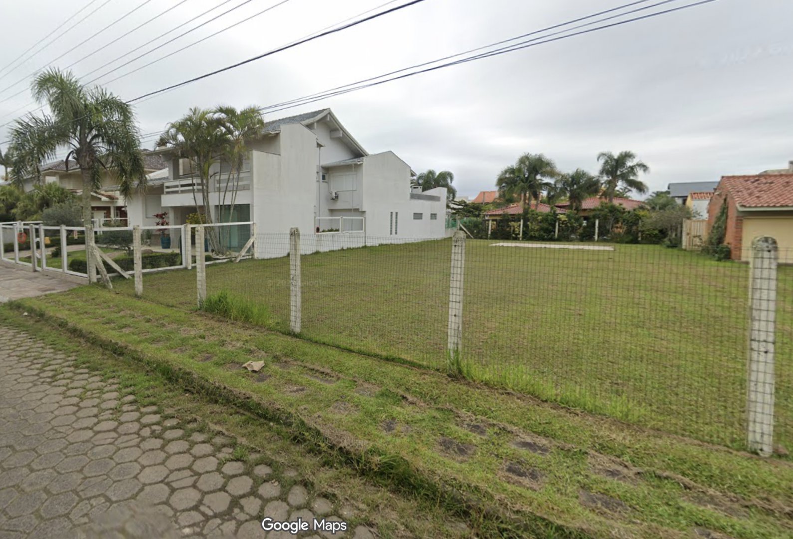 Terreno em Atlantida, junto ao mar, com 648m2.