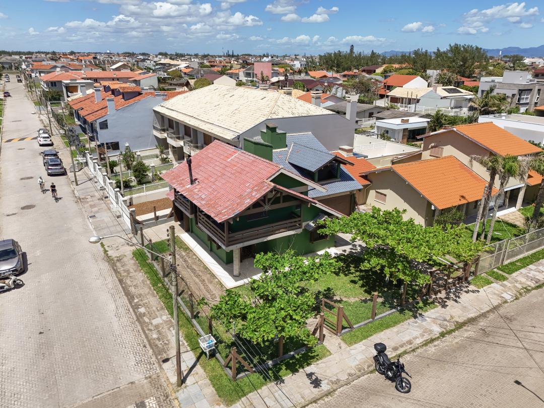 Sobrado Mobiliado à Venda em Xangri-Lá, esquina - Centro com Vista para o Mar