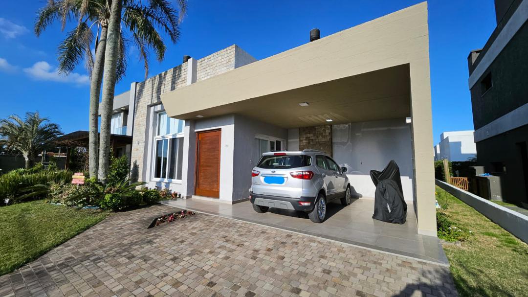 Casa em Condominio Mobiliada em Capão da Canoa - Condominio Dubai Resort com Piscina Térmica e Quadras Esportivas