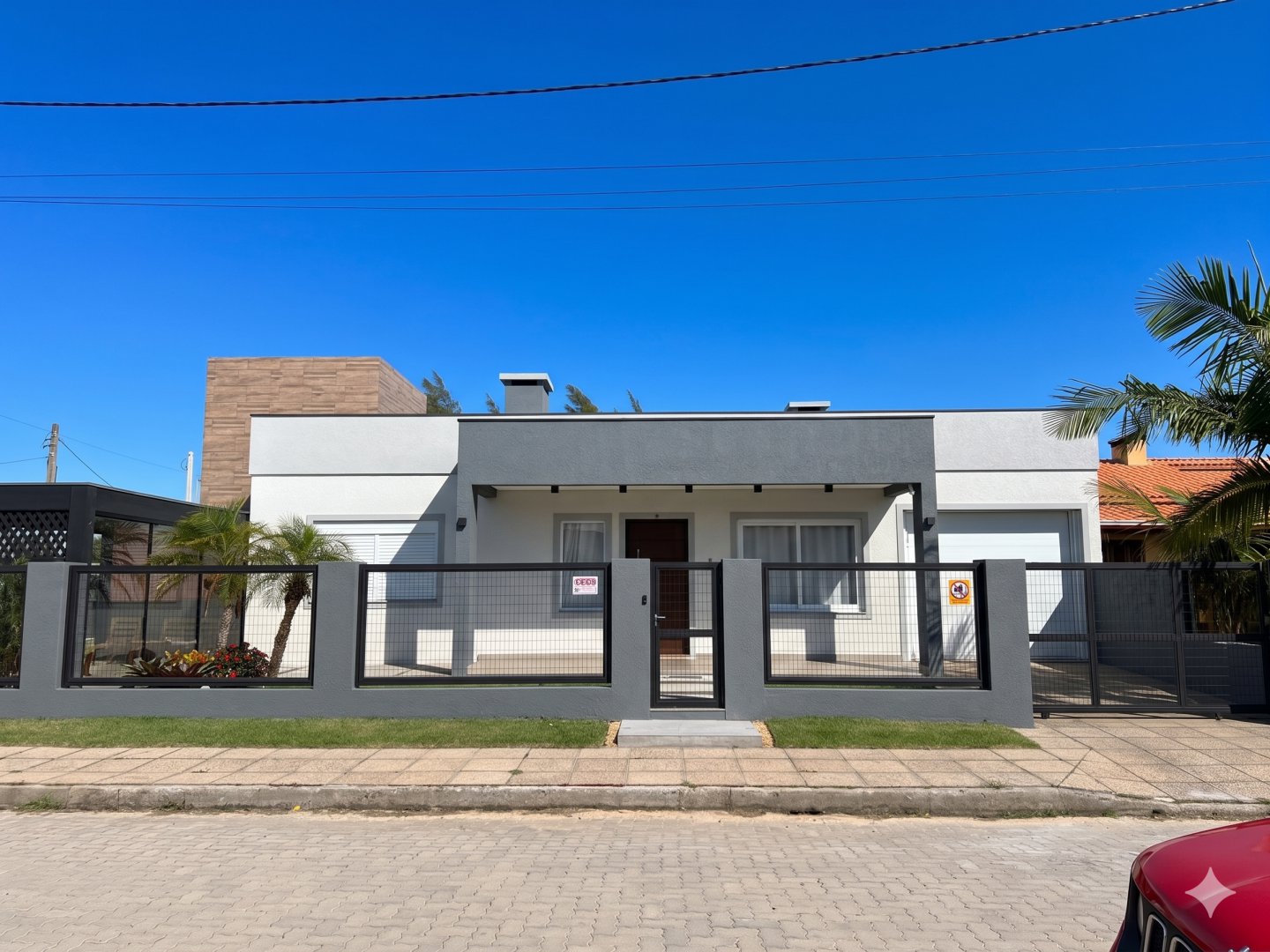 Linda Casa com Piscina em Noiva do Mar, esquina, Xangri-Lá - Venda