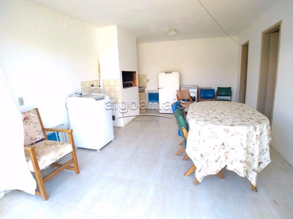 Casa Mobiliada à venda em Xangri-Lá, Centro, próximo do mar, frente leste - Churrasqueira e Varanda
