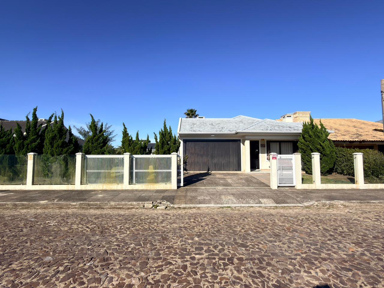 Casa Mobiliada à Venda em Noiva Do Mar, Xangri-Lá, 2 terrenos, próxima do mar