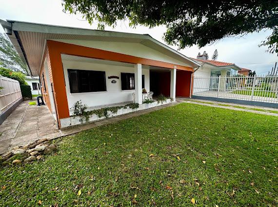 Casa Mobiliada à venda em Xangri-Lá, Centro, próxima do mar!