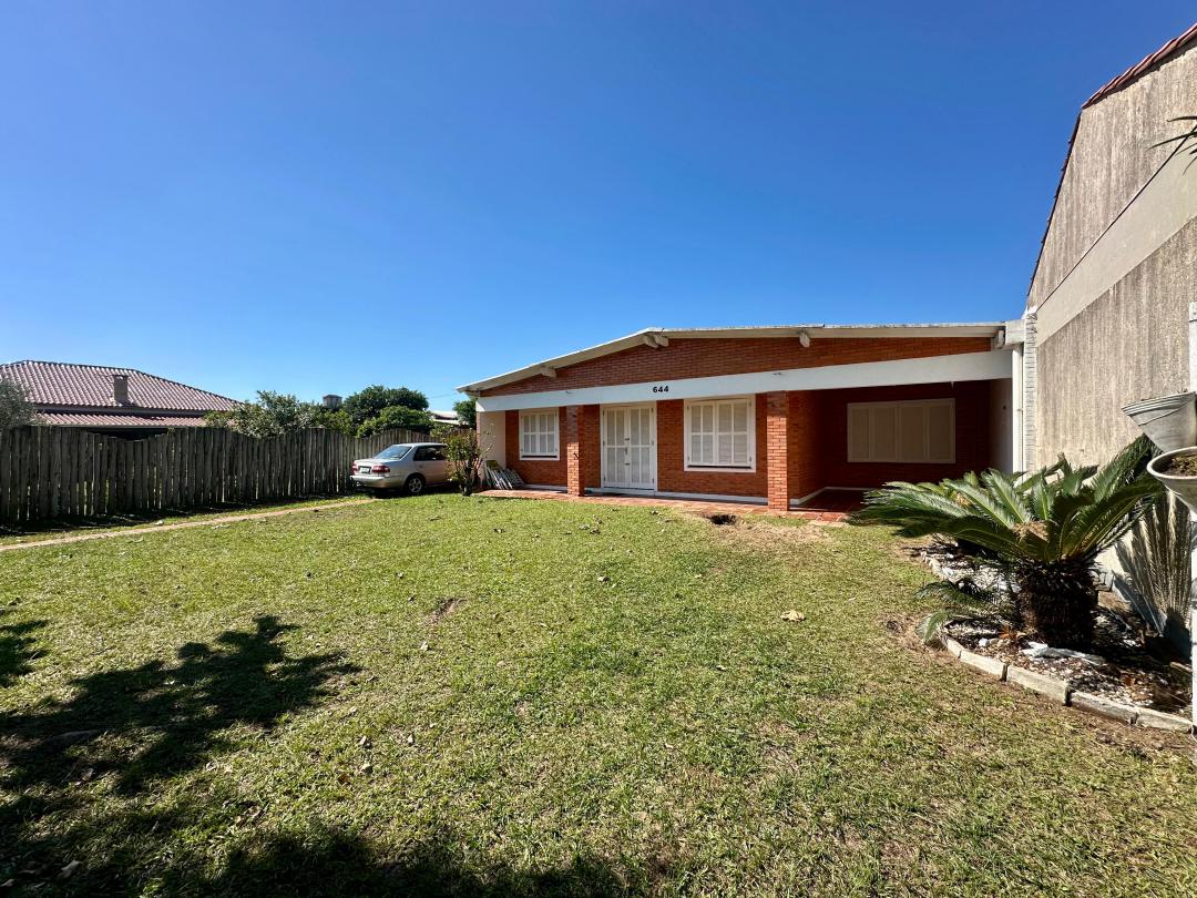 Casa Mobiliada à venda em Xangri-Lá, Bairro Remanso, próximo do mar - 180m²