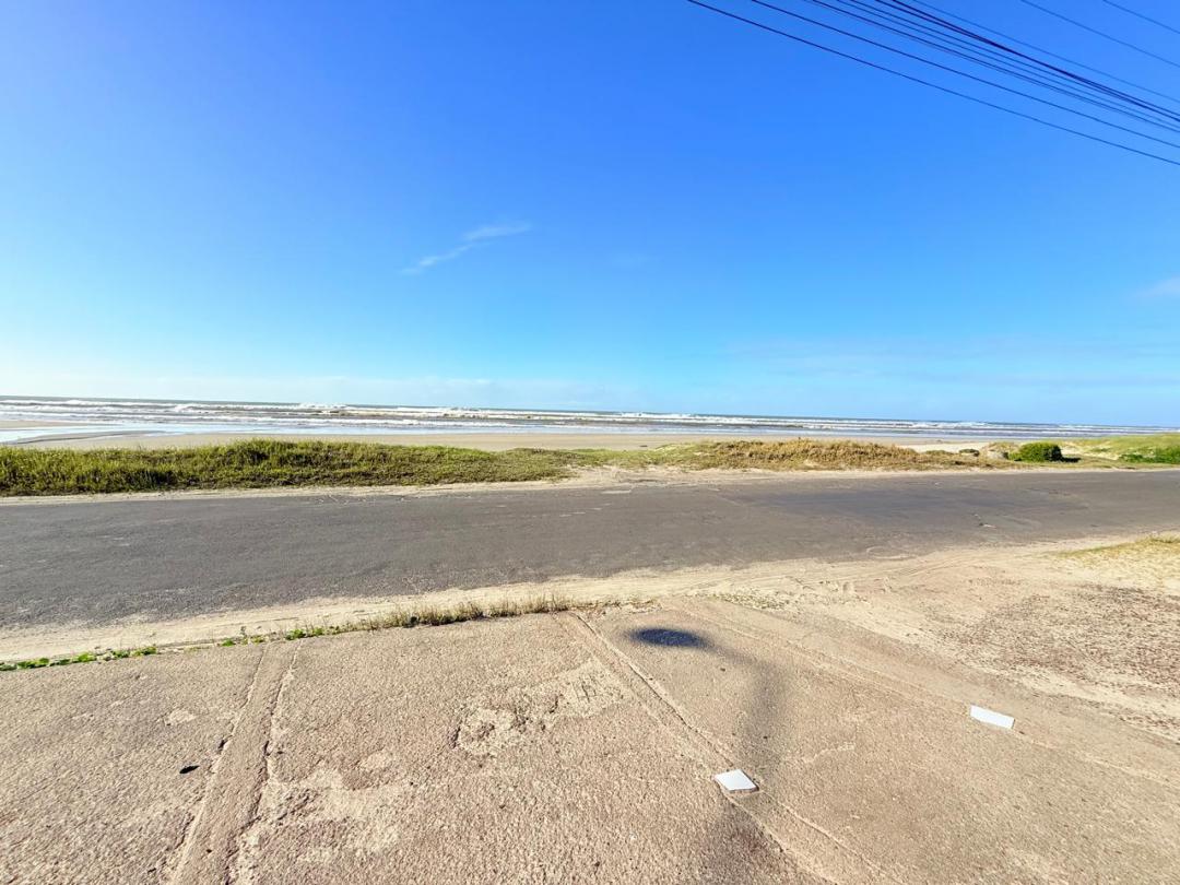 Sobrado mobiliado à venda em Xangri-Lá, Rainha do Mar, beira mar, 2 terrenos - 219.6m²