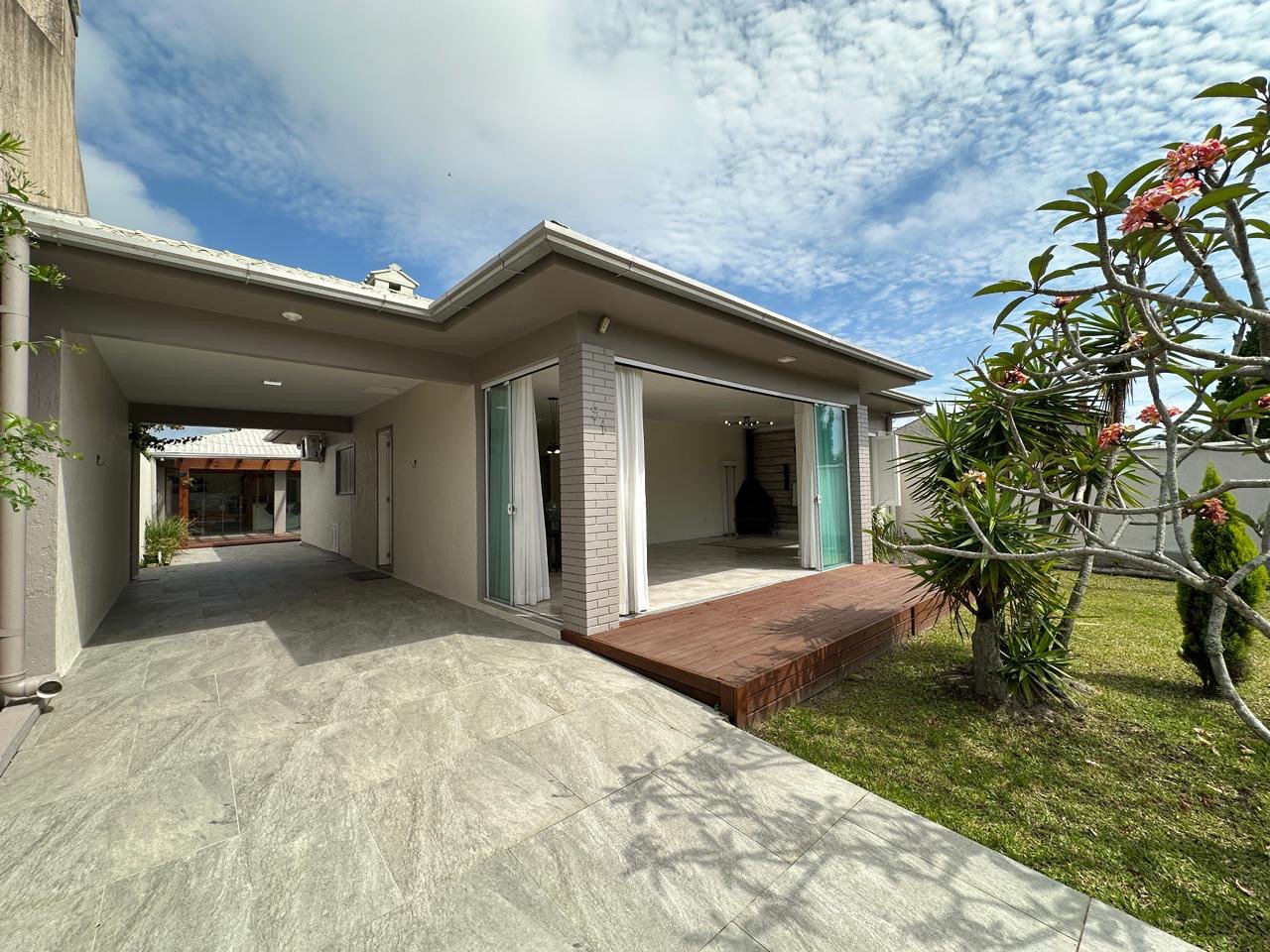 Casa Mobiliada à venda em Xangri-Lá, Bairro Remanso, próxima do mar - 118.83m²