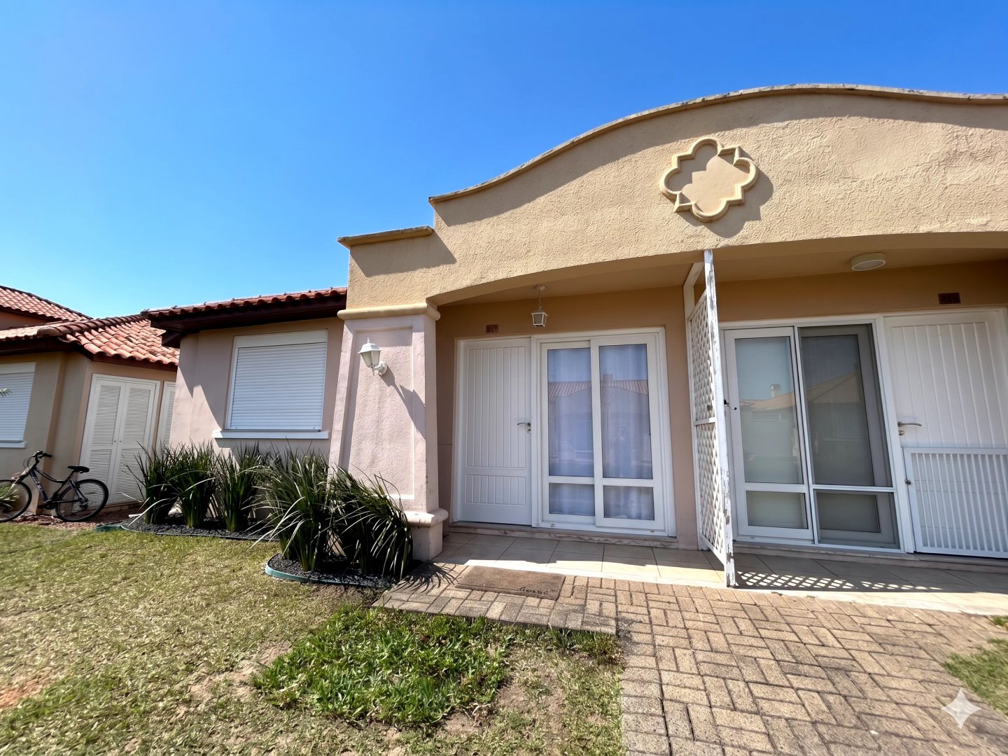 Casa a venda no Condominio Casa Hermosa em Xangri-La semimobiliada