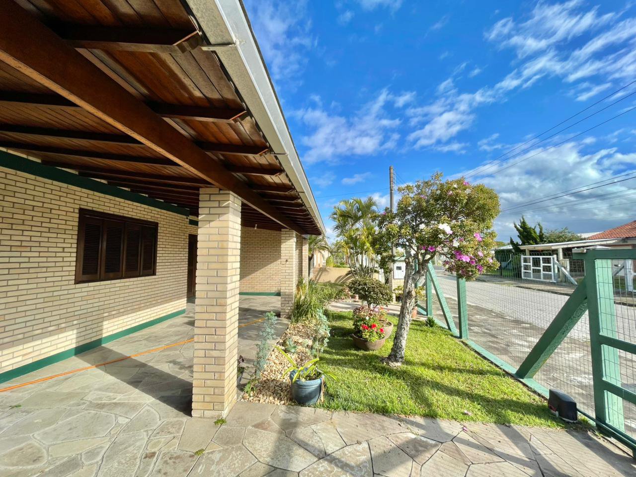 Casa mobiliada com piscina à venda em Rainha do Mar