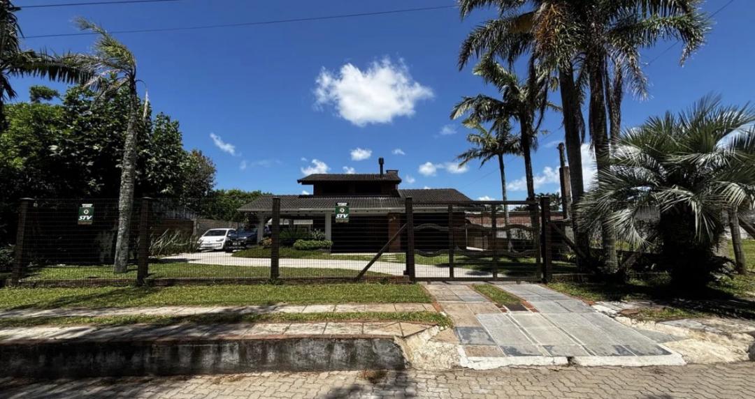 Casa à Venda em Atlântida, Xangri-Lá - Mobiliada e com Piscina