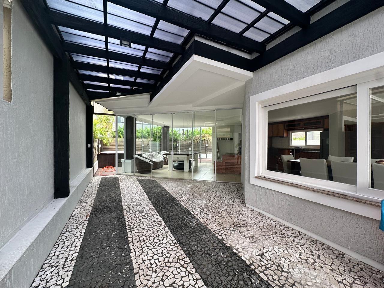 Casa Mobiliada à Venda no Condominio Condado de Capão