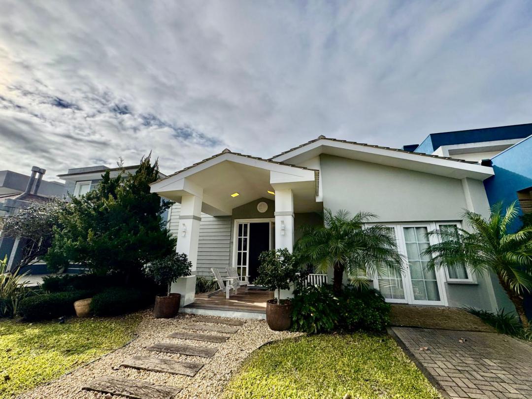 Casa em Condominio à venda em Xangri-Lá - Condominio Sea Coast - Mobiliada e com piscina