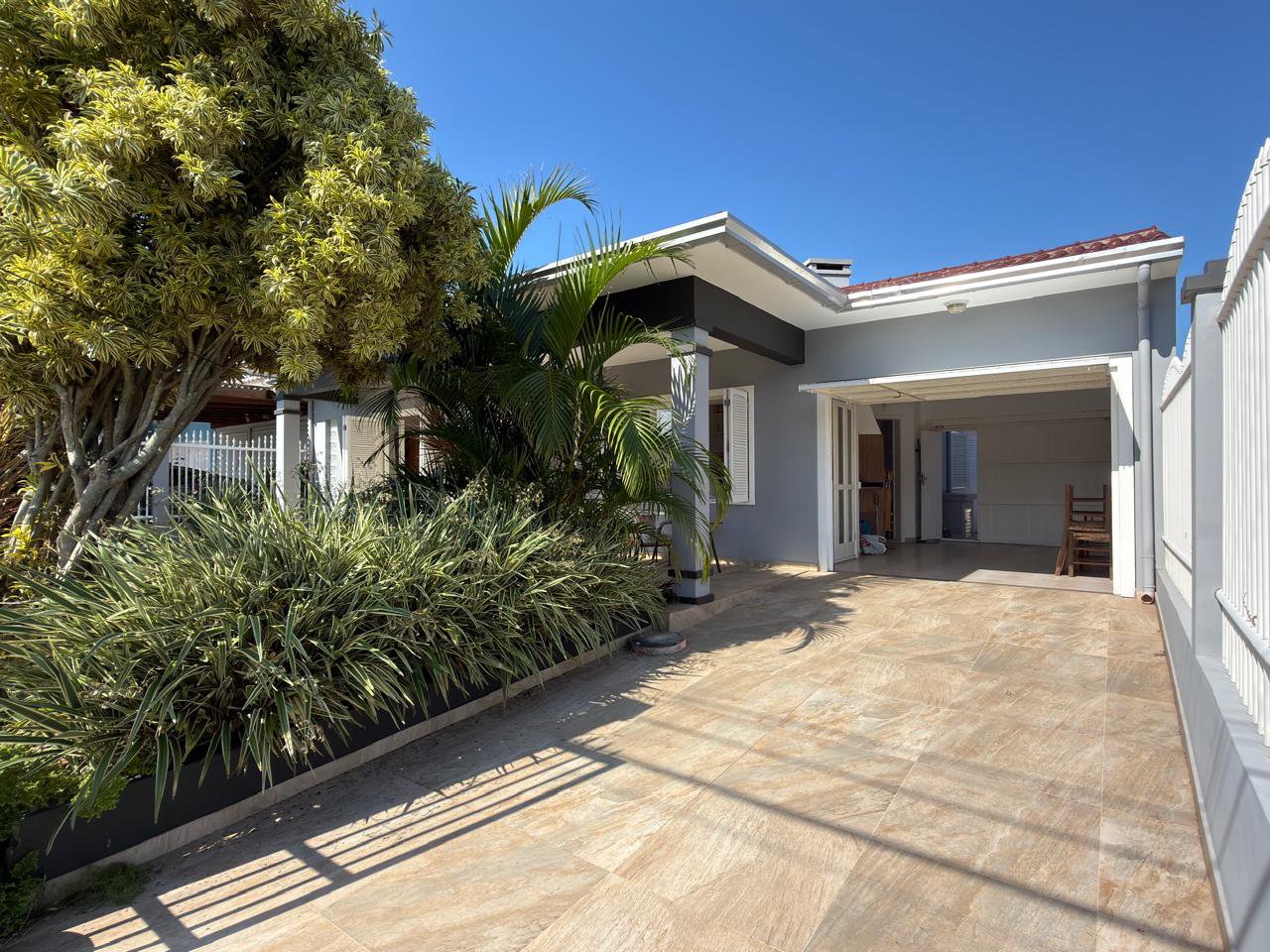 Casa a venda em Xangri-La Centro com 263m2 e piscina, próxima do mar!