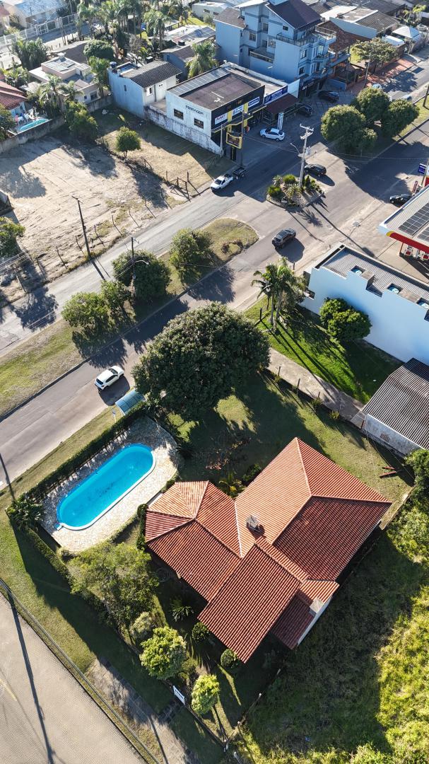 Casa Mobiliada à venda em Xangri-Lá, Centro, 2 terrenos, próximo do mar - 178m²