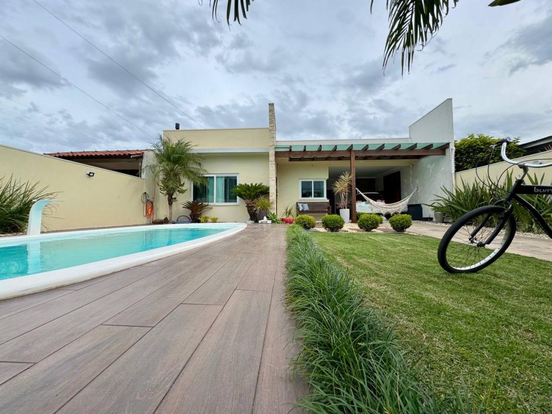 Casa Mobiliada com Piscina em Xangri-Lá, de avenida em Rainha do Mar - Venda