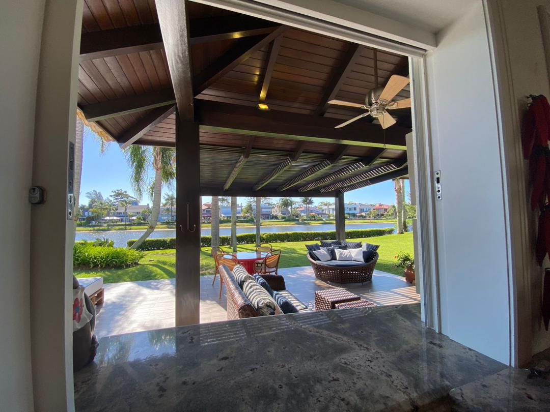 Casa em Condominio Mobiliada em Condominio Atlântida Lagos Park, 2 terrenos, beira lago - Xangri-Lá