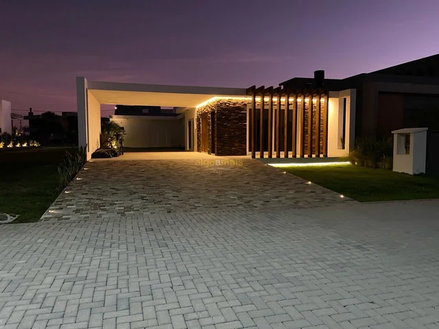 Casa em Condominio à venda em Capão da Canoa - Condominio Terrasul - Mobiliada - Piscina Térmica - Quadras Esportivas
