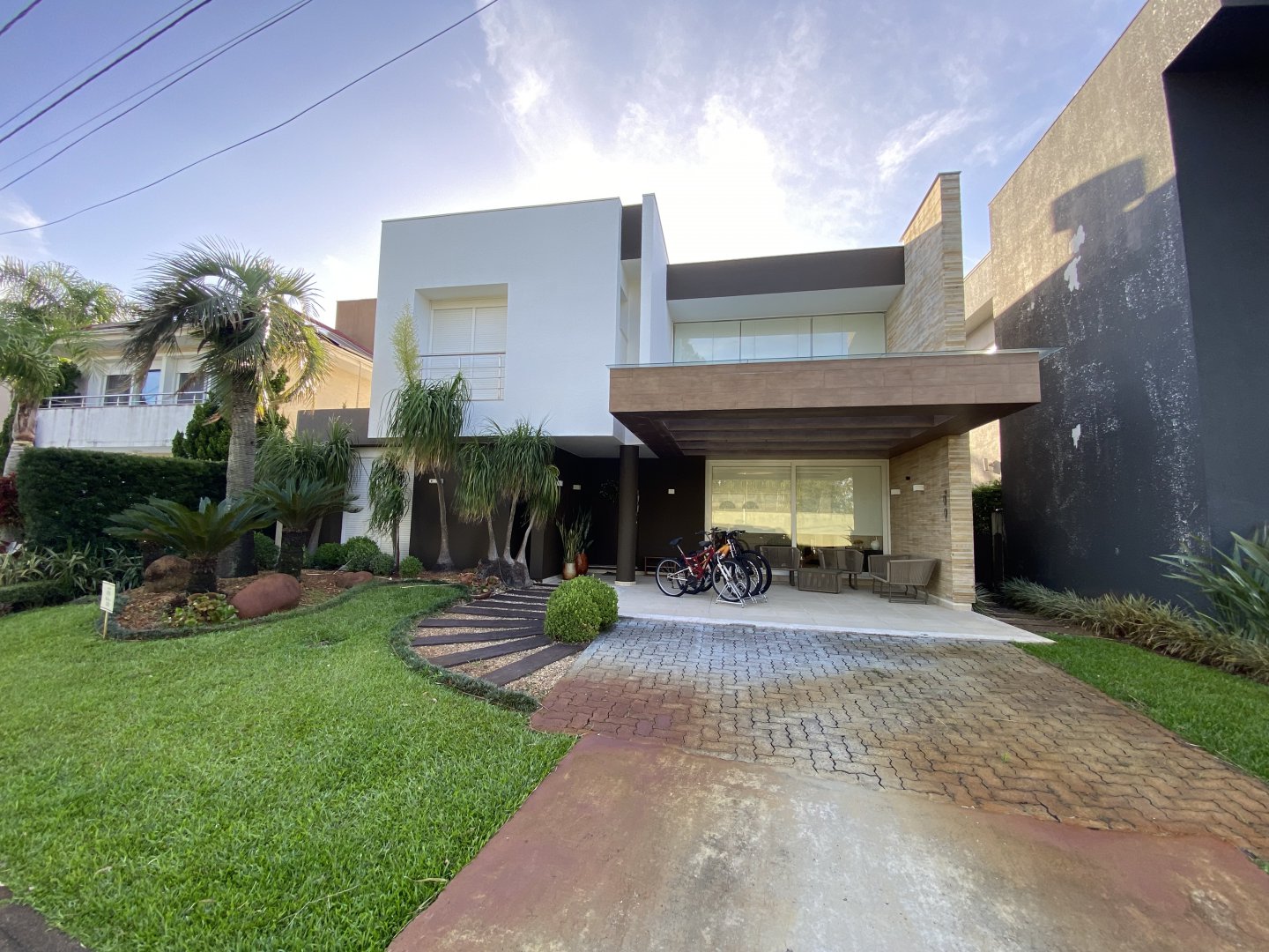 Sobrado beira lago no Condominio Las Palmas, mobiliada!