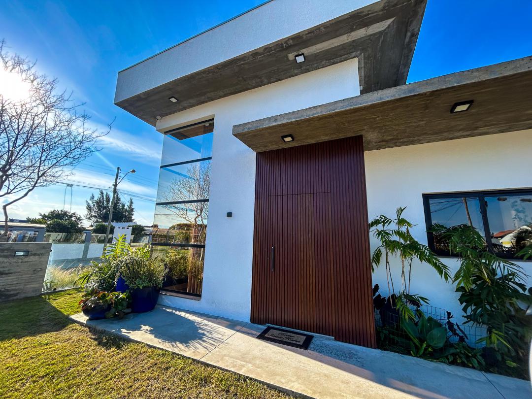 Casa Mobiliada à venda em Xangri-Lá, Bairro Remanso, esquina - 186m²