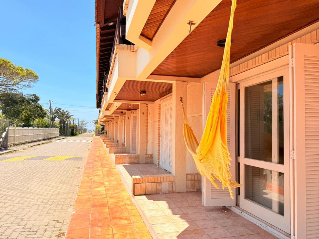 Sobrado mobiliado à venda em Xangri-Lá, próxima do mar, Rainha do Mar - Residencial Veneza