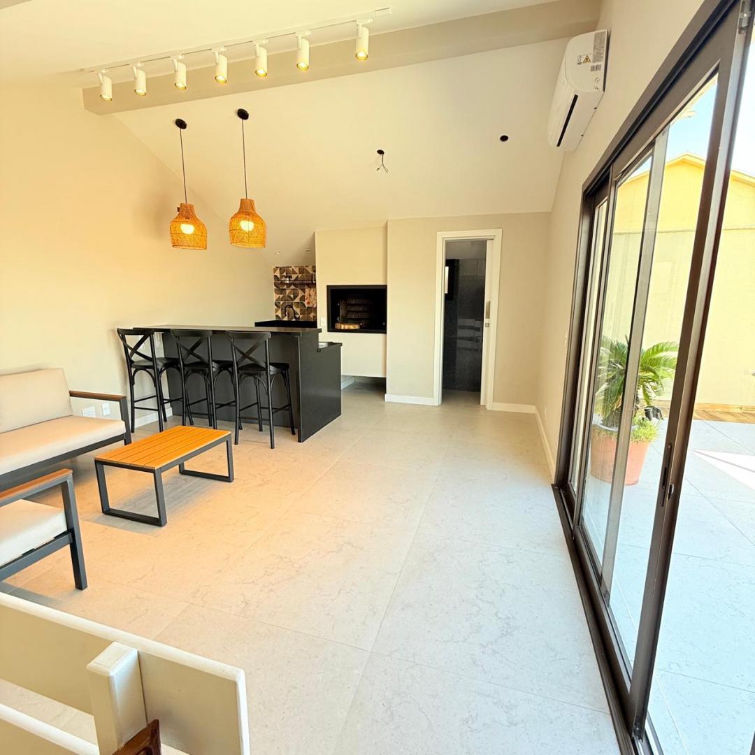 Linda cobertura com vista para o mar em Atlântida - 208m² - Imperdível