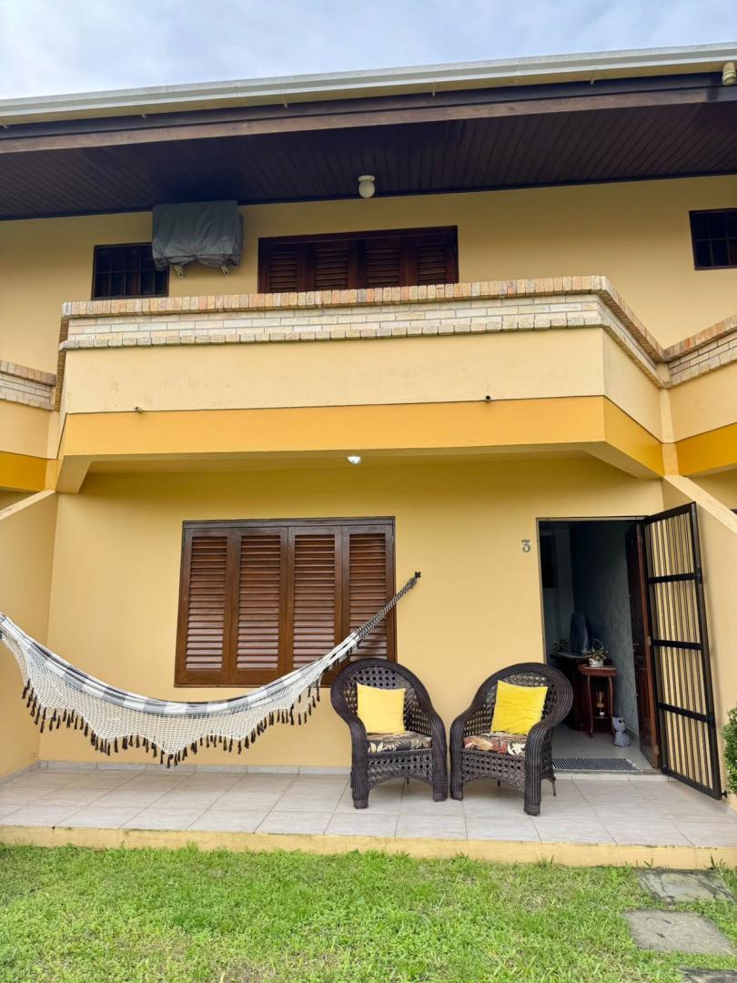 Sobrado Mobiliado à venda em Xangri-Lá, Centro, próximo do mar - Churrasqueira, Lareira e Varanda