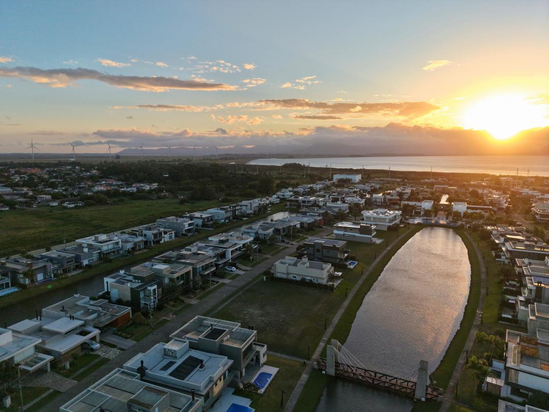 Casa em Condominio à venda em Capão da Canoa - Condominio Capão Ilhas Resort - Mobiliada e com piscina