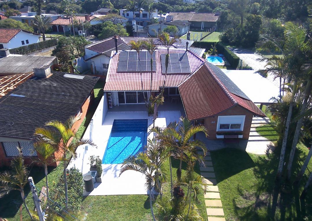 Casa mobiliada com piscina em Atlântida, Xangri-Lá, esquina - Venda