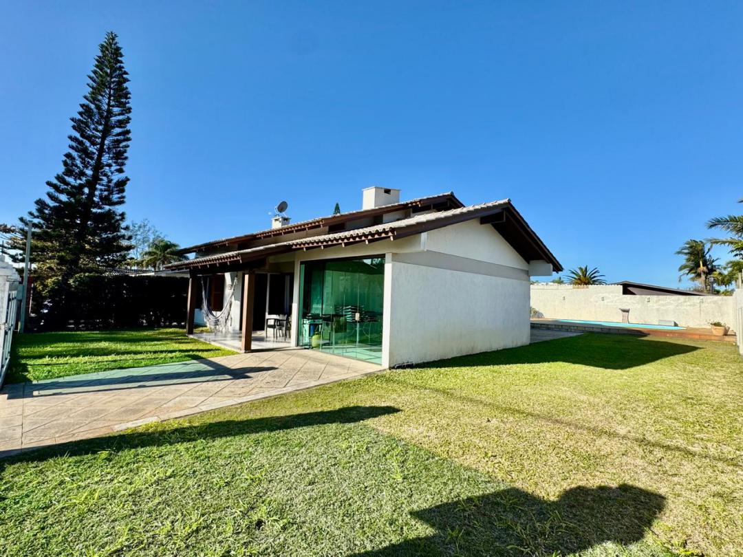 Casa mobiliada com piscina em Atlântida, Xangri-Lá - Venda!