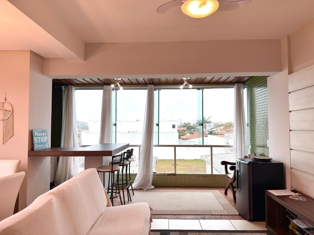 Apartamento 75m2 mobiliado à venda no Edificio Maison Menogoto em Atlântida Xangri-Lá