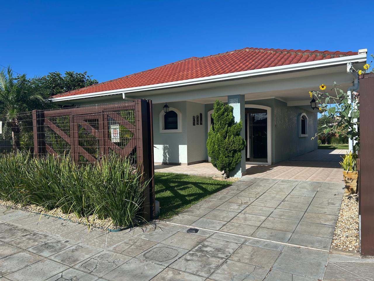 Casa Mobiliada com piscina 152m2 à Venda em Rainha do Mar Xangri-Lá