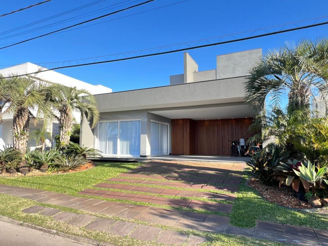 Casa em Condominio à venda em Xangri-Lá - Condominio Quintas do Lago - Mobiliada e com Piscina