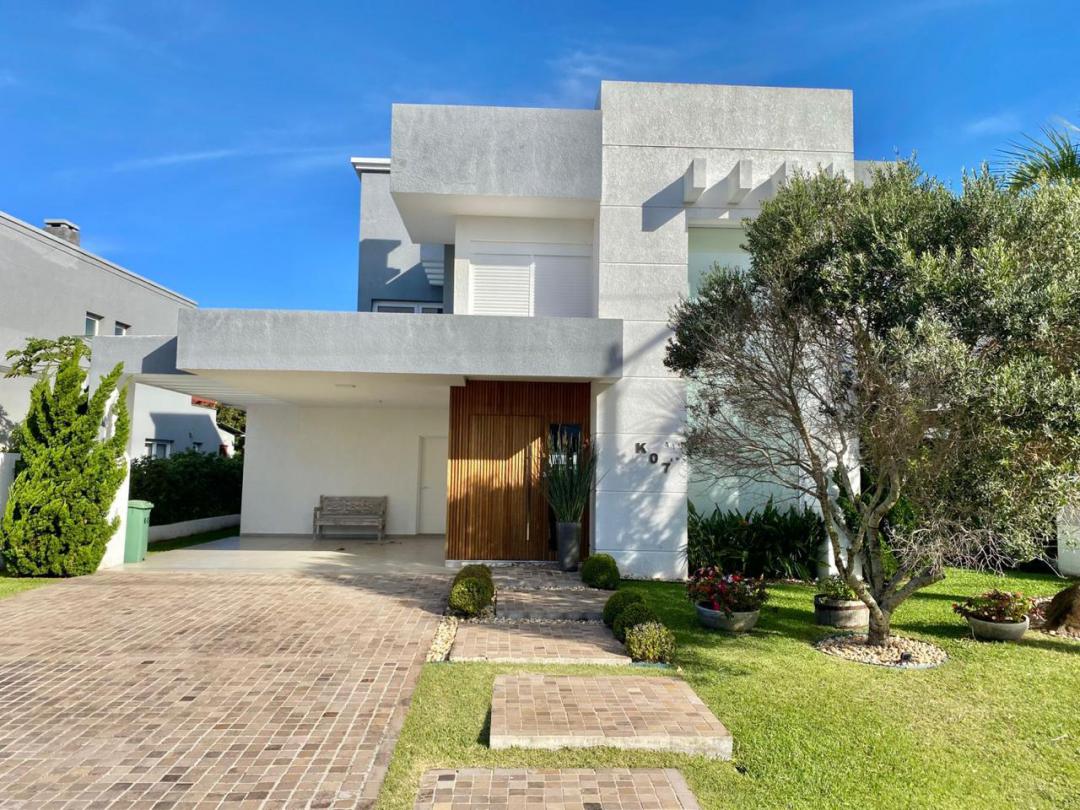 Casa em Condominio à venda em Xangri-Lá - Condominio Ventura Club - Mobiliad, frente norte, fundos área verde!