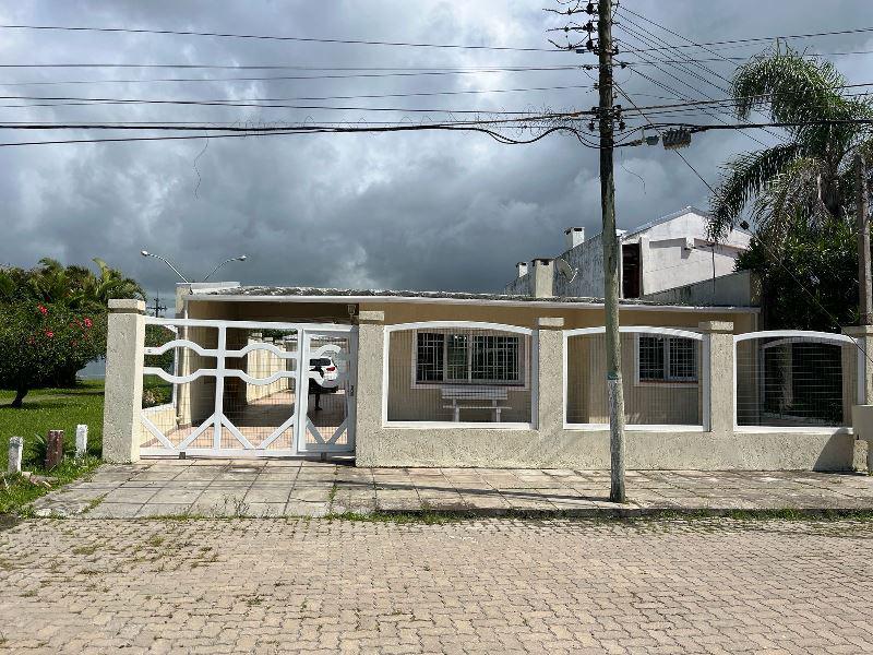 Casa mobiliada à venda em Xangri-Lá, Centro - Próxima do mar