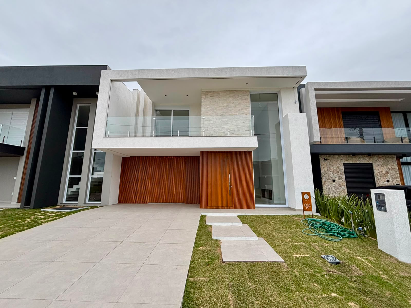 Casa em Condominio à venda em Xangri-Lá - Condominio Zen - 233m² - Churrasqueira, Piscina e Quadras
