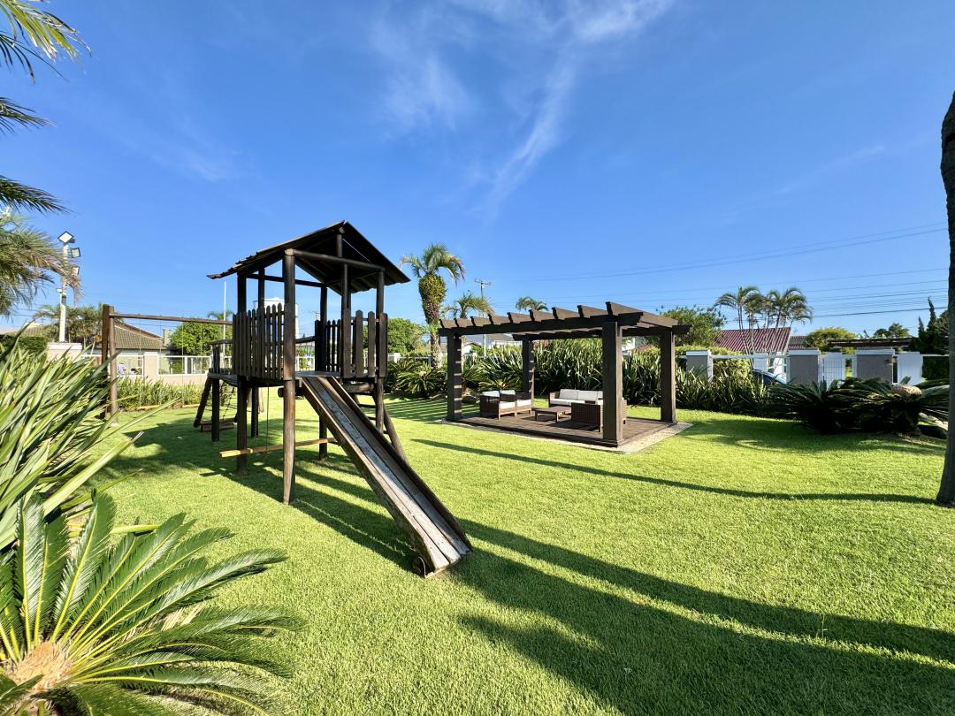 Casa Mobiliada à venda em Xangri-Lá, Centro em 4 terrenos - 418m²