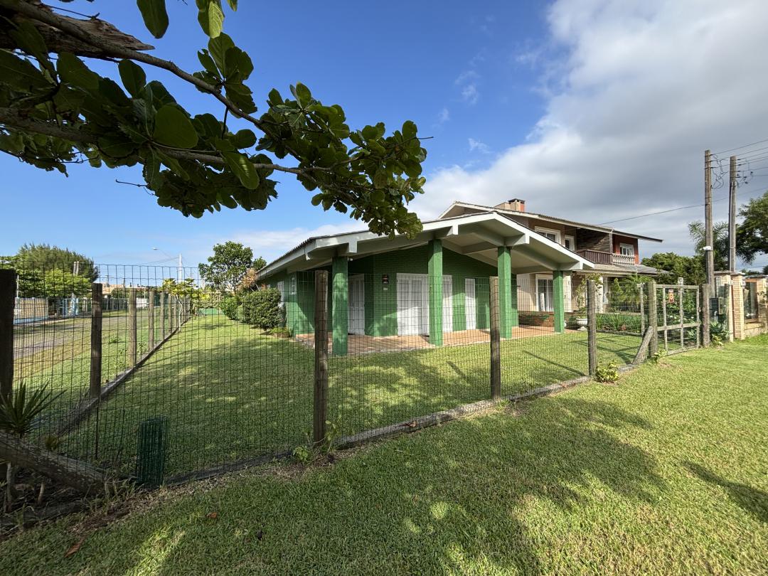 Casa Mobiliada à venda em Xangri-Lá, no bairro Remanso, vista para o mar, esquina - Imperdível!