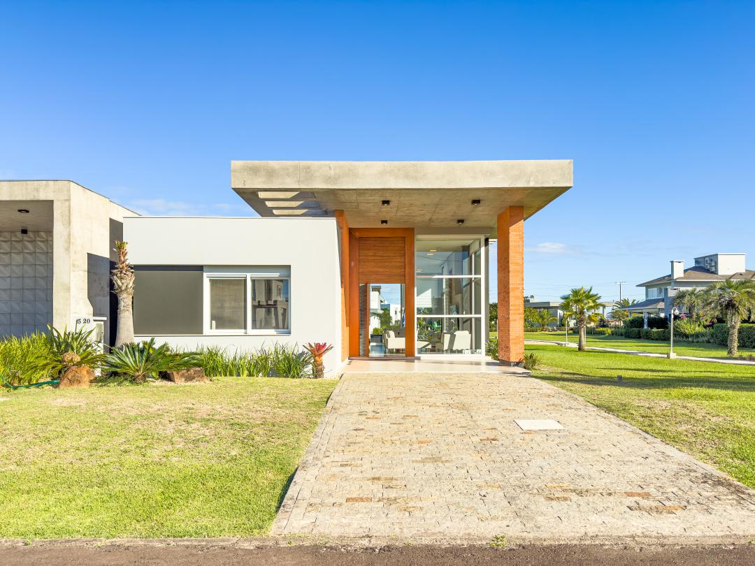 Casa em Condominio à venda em Xangri-Lá - Condominio Riviera Xangri-La - Mobiliada e com piscina aquecida